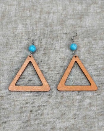 8  β  σκουλαρικια ξυλινα τριγωνα (1)